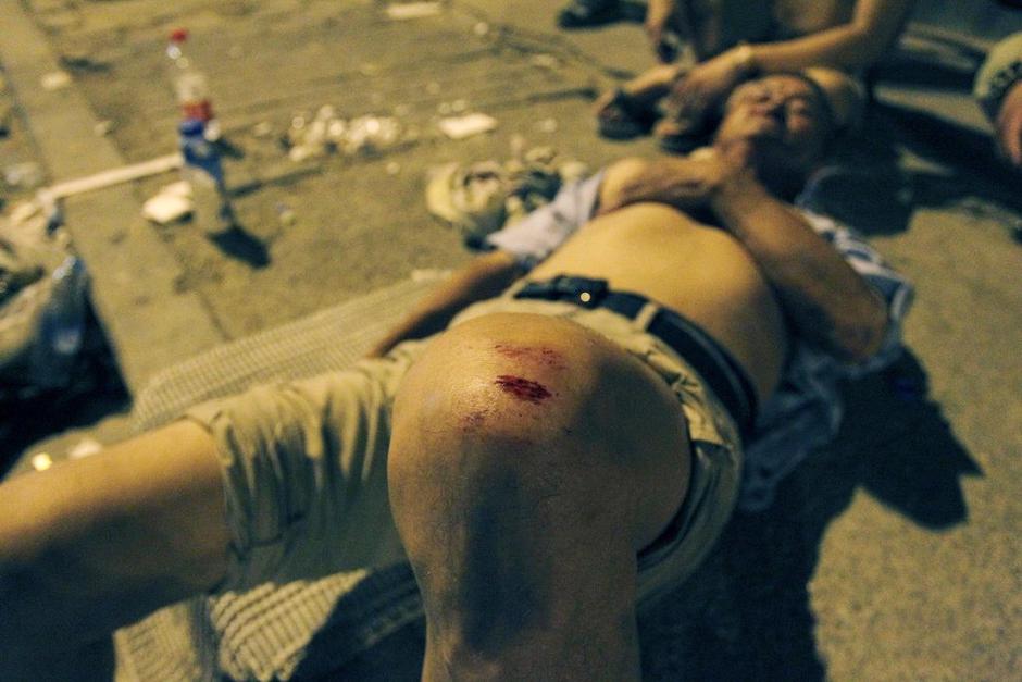 老人南鑼鼓巷擺攤 遭毆打骨折(高清組圖）