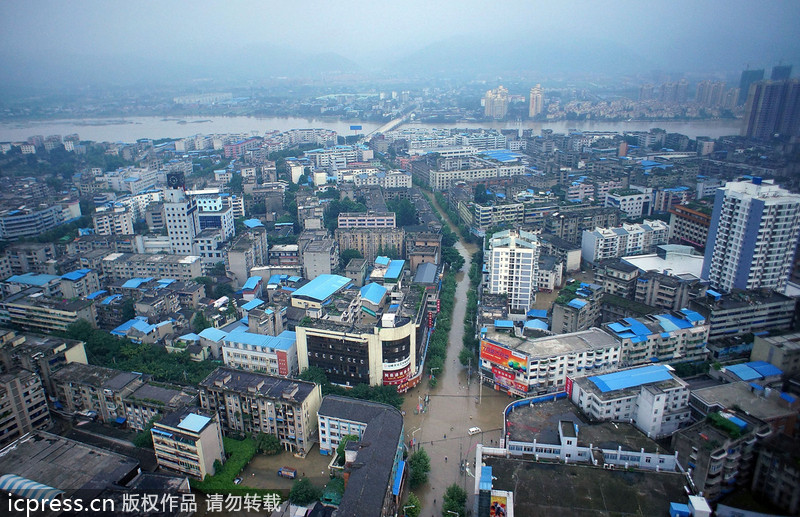 航拍新一輪洪峰過金堂 老縣城趙鎮(zhèn)再次被淹沒