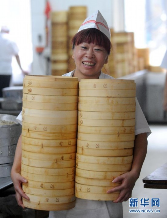 頭伏餃子飄香(組圖)