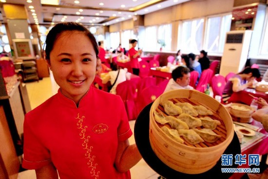 頭伏餃子飄香(組圖)