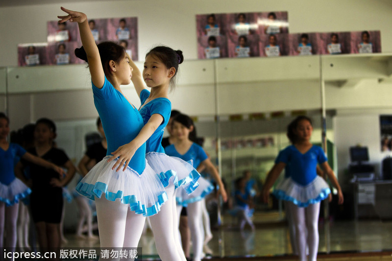 圖片故事：城中村孩子美麗芭蕾夢