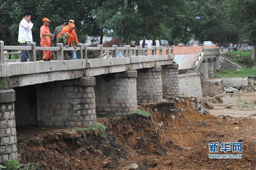 強降雨致遼寧阜新一橋梁垮塌四人死亡