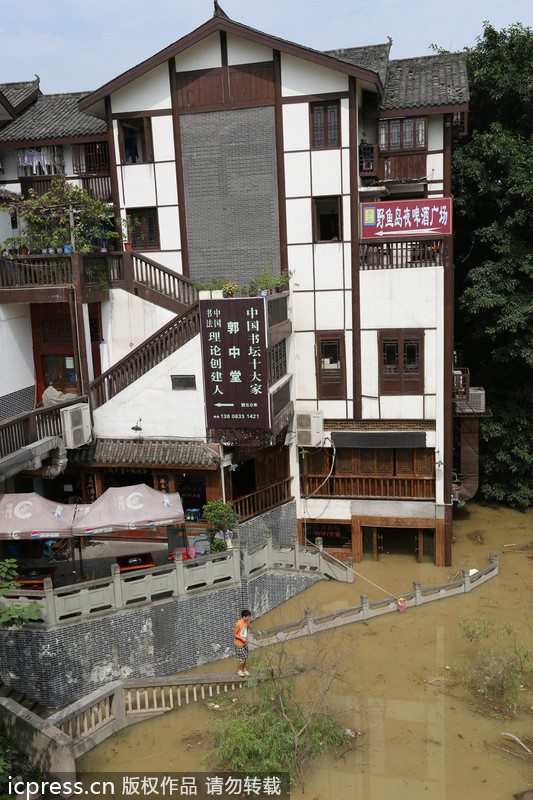 洪峰襲重慶 古鎮被水淹
