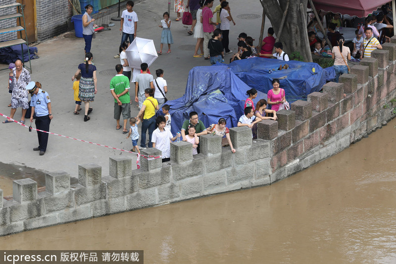 洪峰襲重慶 古鎮(zhèn)被水淹