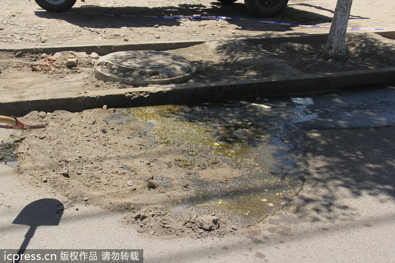 甘肅：50余箱強酸倒貨過程中掉落泄漏 消防緊急處置