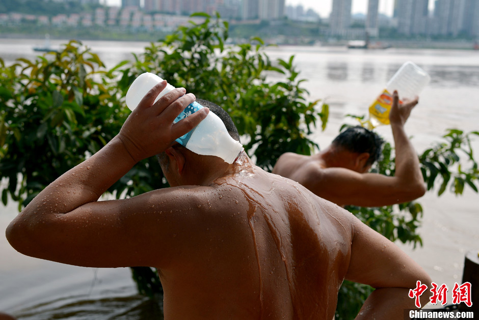 探訪重慶裸泳灘