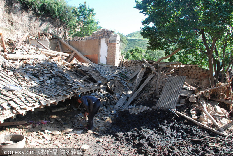 甘肅定西岷縣隨固村受災嚴重 受傷村民轉(zhuǎn)運蘭州醫(yī)院