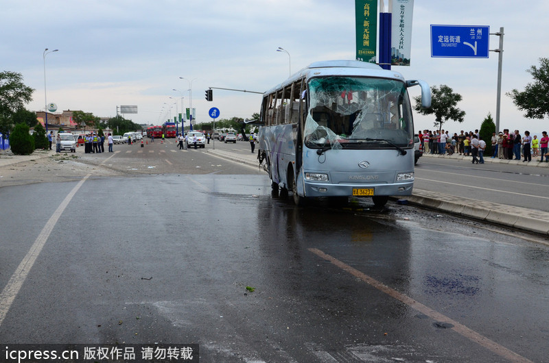 蘭州一客車發生側翻 致5死14傷