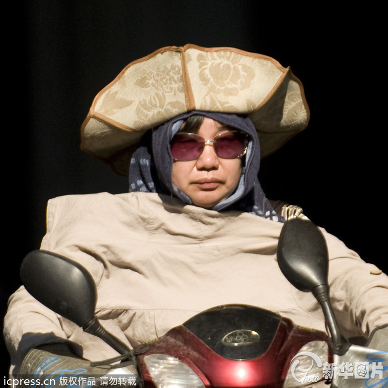 40.4℃高溫破紀錄 杭州市民全副武裝眾生相