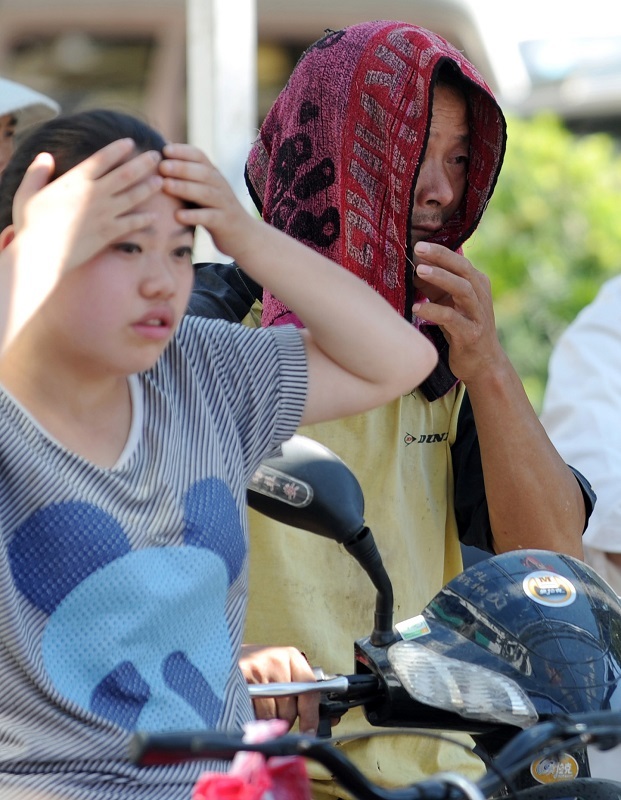 40.4℃高溫破紀錄 杭州市民全副武裝眾生相