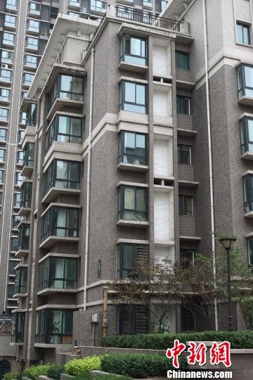 太原現“樓歪歪” 房屋墻體錯位裂縫一指寬（圖）