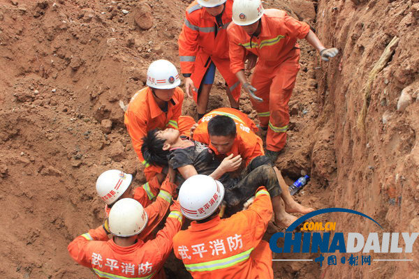 福建龍巖：工地塌陷夫妻被埋 丈夫用身體護住妻子自己遇難