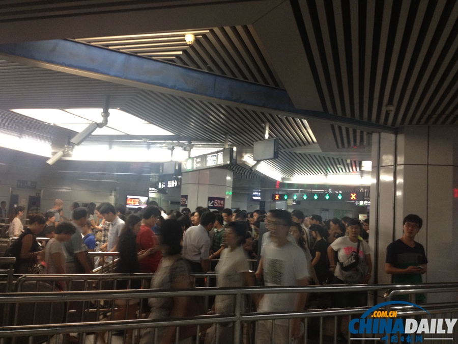 北京地鐵十號線今晨又現故障 乘客滯留站臺