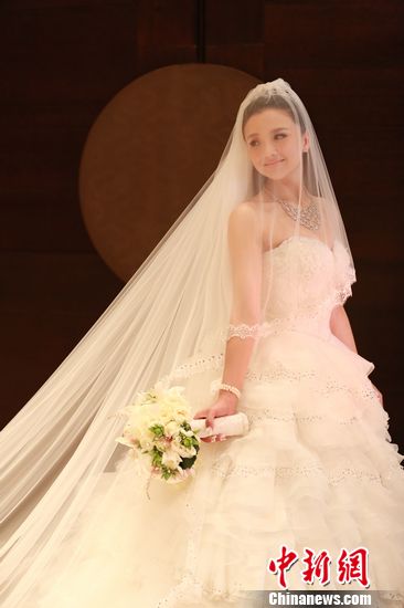 “槿汐姑姑”孫茜大婚 《甄嬛傳》劇組重聚