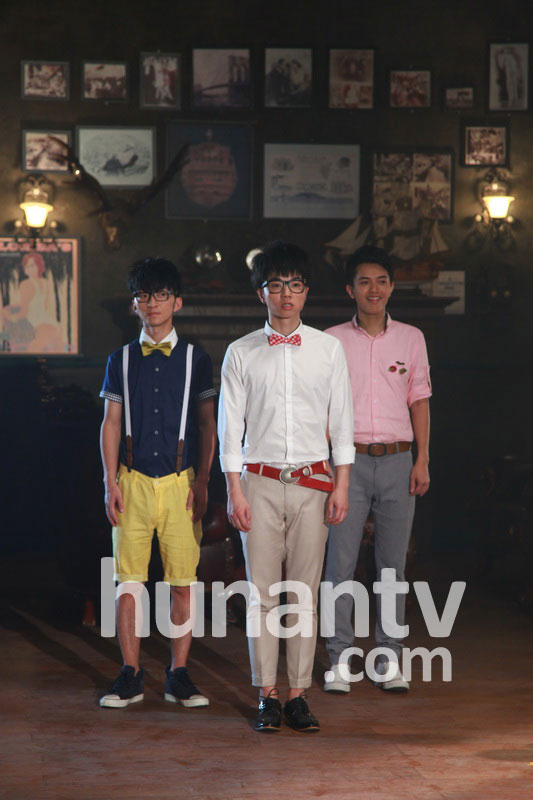2013快男十強(qiáng)拍攝MV 賈盛強(qiáng)華晨宇裝驚訝賣萌
