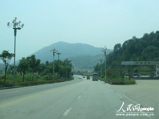 福建警方回應“104國道限速30公里每天罰款10萬元”傳聞