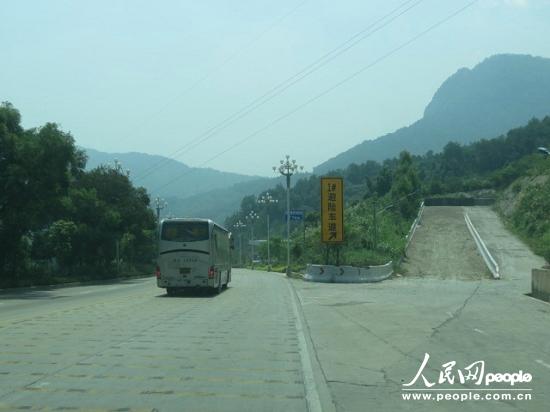 福建警方回應“104國道限速30公里每天罰款10萬元”傳聞