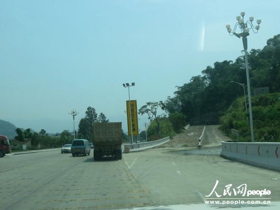 福建警方回應“104國道限速30公里每天罰款10萬元”傳聞