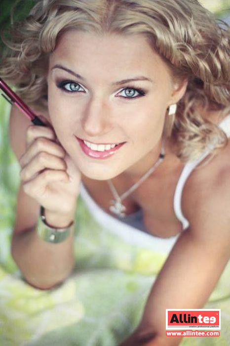 越南蘿莉拳手引關(guān)注 盤點那些性感的女拳手