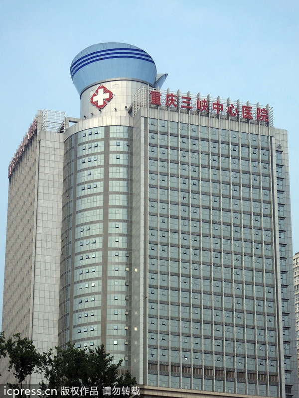 重慶萬(wàn)州某醫(yī)院樓頂“護(hù)士帽”造型避雷針吸眼球