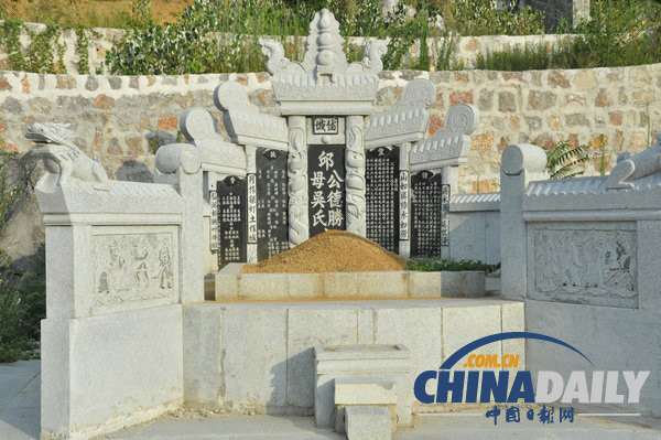 湖南漣源：國家地質(zhì)公園內(nèi)現(xiàn)1.2畝豪華墓 形似城堡