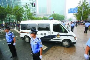 李某某庭上否認發(fā)生性關(guān)系 5名嫌疑人均不認罪