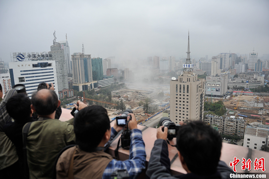 八十年代“昆明第一高樓”爆破拆除