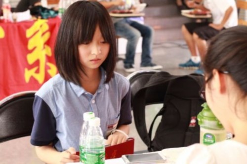 “最萌小師妹”走紅 大學生稚嫩似女童