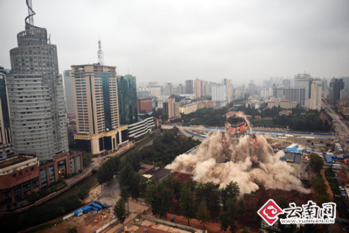 昆明工人文化宮使用不到30年拆除 7秒鐘倒下(圖)