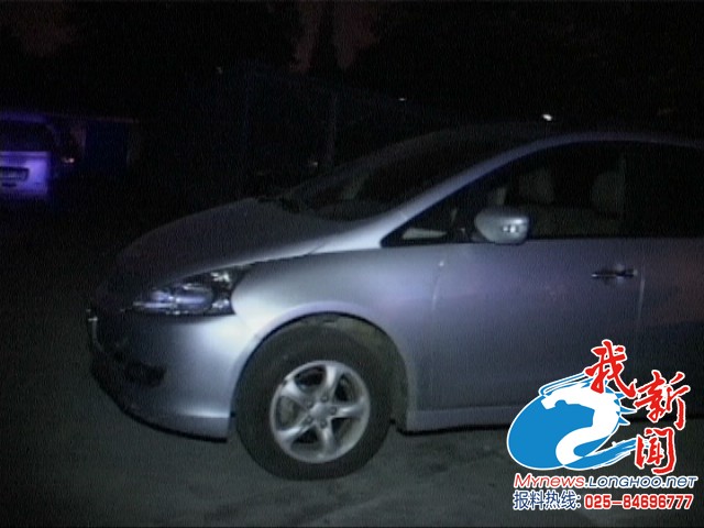 南京：女嬰被棄小區(qū)路上 險被車輪碾壓