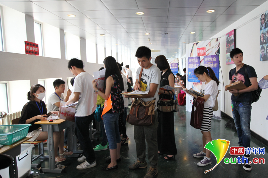 北京電影學院開學 新一輪帥哥美女齊報道