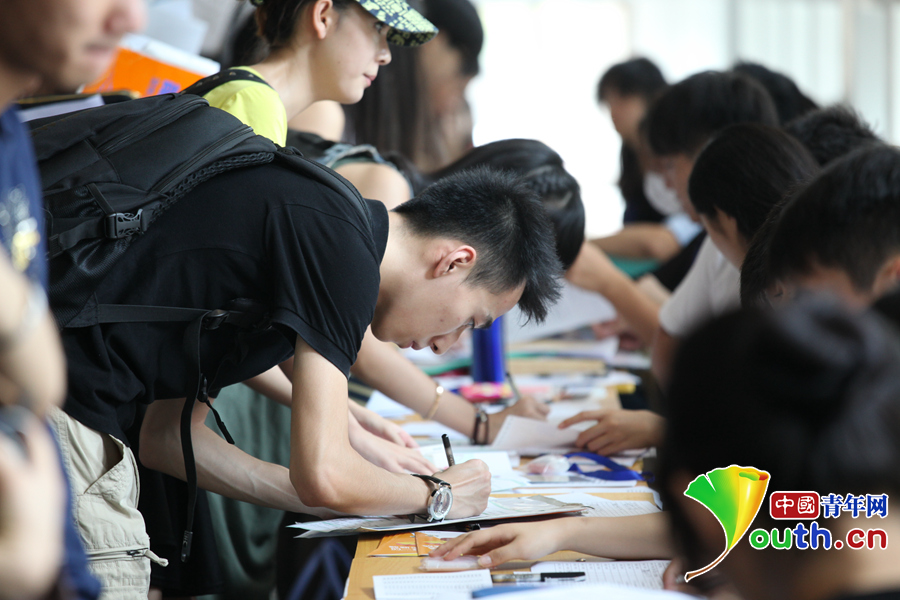 北京電影學院開學 新一輪帥哥美女齊報道