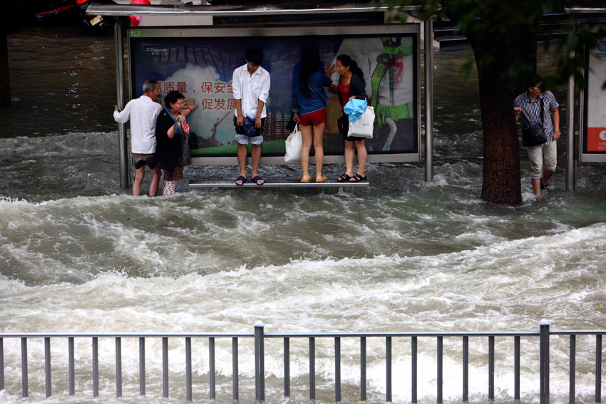 高清：受強臺風“菲特”影響 浙江寧波市區(qū)內(nèi)澇嚴重
