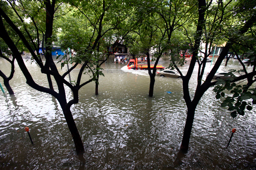 高清：受強臺風“菲特”影響 浙江寧波市區(qū)內(nèi)澇嚴重