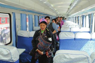 列車上生完孩子 淡定轉車繼續回家