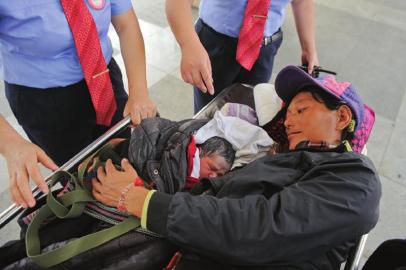 列車上生完孩子 淡定轉車繼續回家