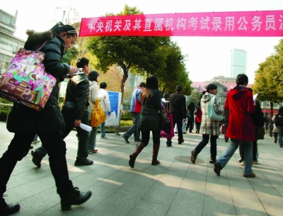 2014年“國考”招錄人數縮減千人 申論考試加長半小時