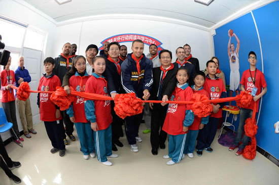金州勇士隊隨“NBA關懷行動”走進北京臺京學校