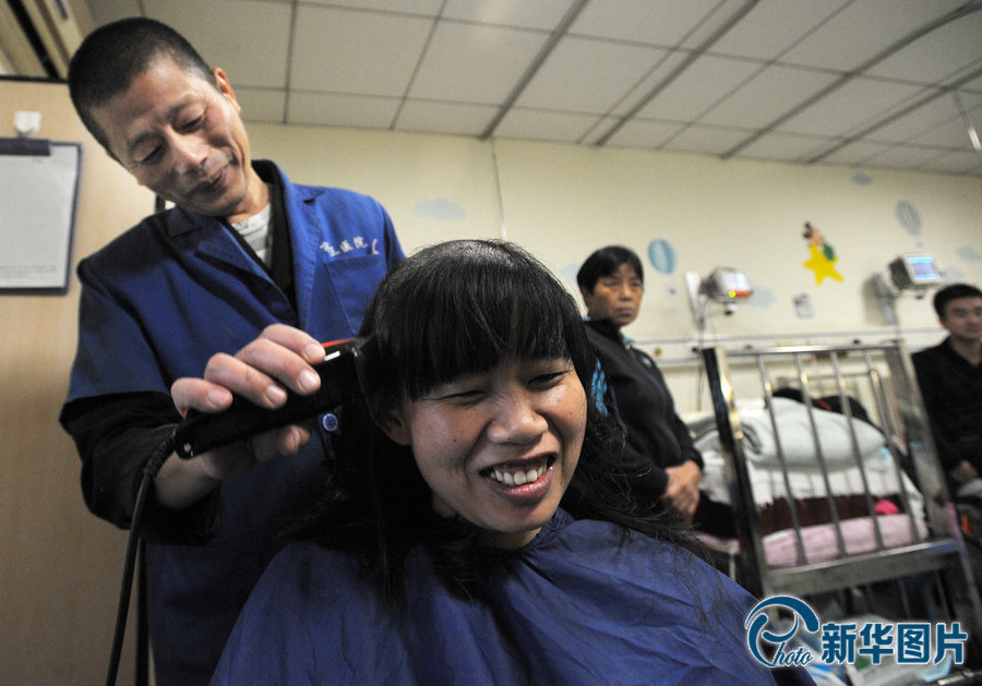 7歲女童全身70%面積燒傷 養母捐整塊頭皮救女