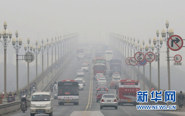 中國多地制定霧霾預案 機動車限行引爭議