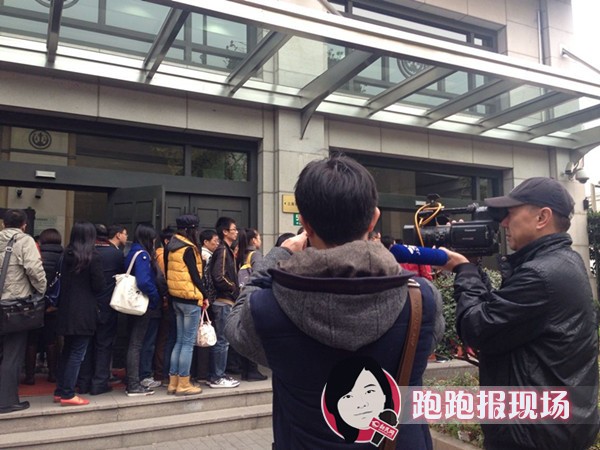 復(fù)旦投毒案今日開審 受害人家屬庭外痛哭