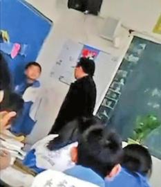 中學(xué)生上課說笑遭老師扇耳光 家長稱理解(圖)