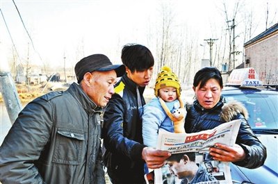 北京住井底老人回鄉(xiāng)工作 頭發(fā)染黑正在養(yǎng)病(圖)