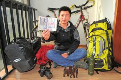 90后中國(guó)小伙5萬(wàn)元騎遍18國(guó) 曾靠洗尿布賺錢住旅館