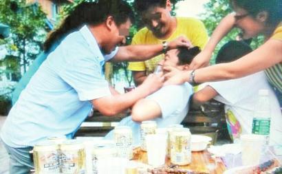 兩網友參加聚會后溺亡 家屬稱其被灌酒起訴同行者