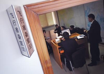 90后空姐4年沒回家過年 稱光環背后辛苦自己清楚