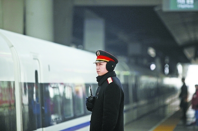 接車員:每天工作量相當于爬趟山