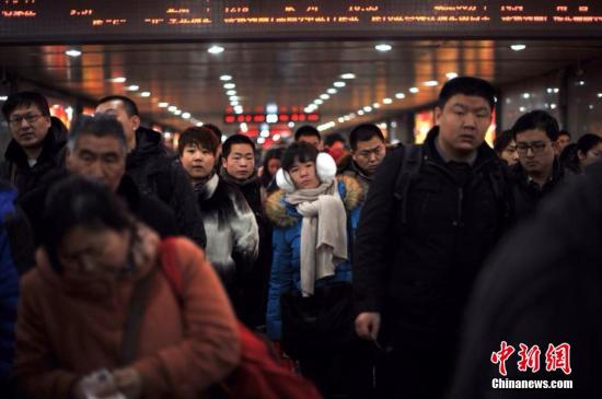 春節假期收官：返程高峰經受考驗 高檔消費遇冷