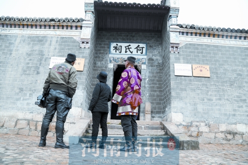 男子10年走完4條長(zhǎng)征路 穿壞30雙鞋行程6萬(wàn)里