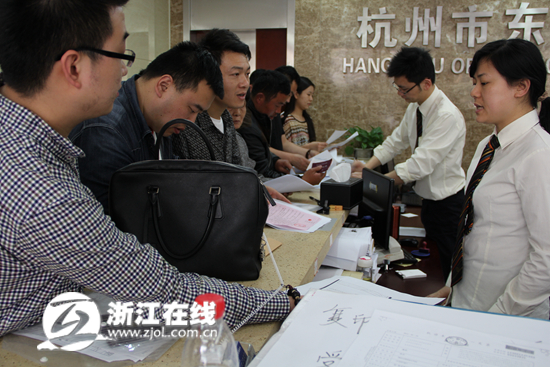 限牌前一天杭州賣出7萬輛車 相當(dāng)于去年3個(gè)月的銷售量